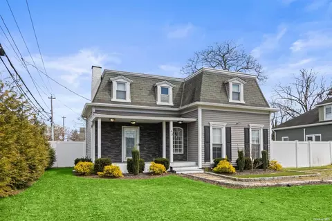 43 Watson Pl, Islip, NY 11751