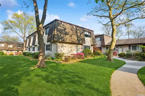 160 Feller Dr #160, Central Islip, NY 11722