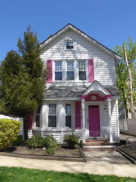278 Fulton St, Westbury, NY 11590