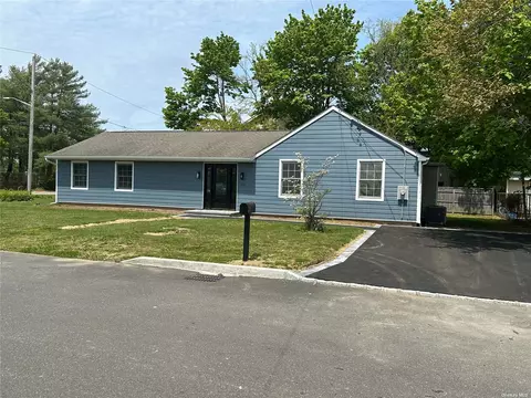 103 43rd St, Copiague, NY 11726