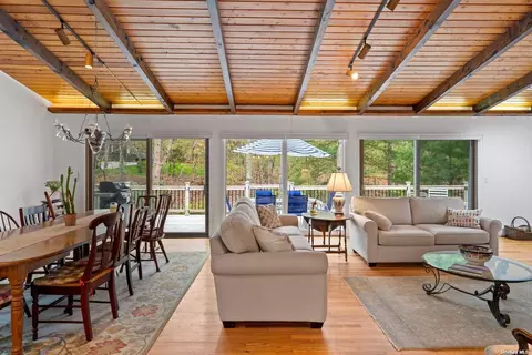675 Old Menhaden Rd, Cutchogue, NY 11935
