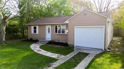 17 Wilson Ave, Riverhead, NY 11901