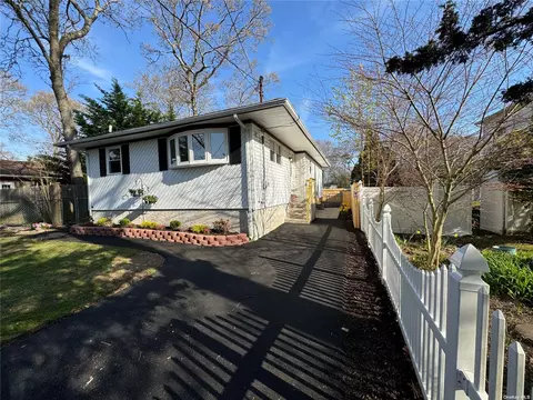 205 Southaven Ave, Mastic, NY 11950