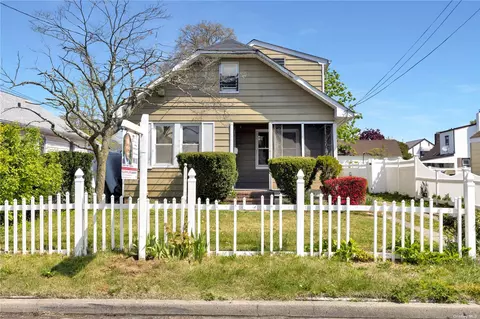 110 W Roosevelt Ave, Roosevelt, NY 11575