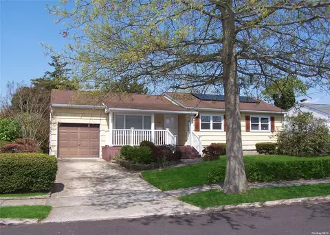 55 Faulkner Ave, North Babylon, NY 11703