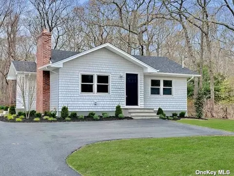 32 Crystal Beach Blvd, Moriches, NY 11955