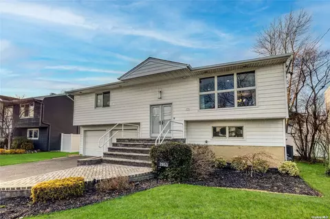 2053 Illona Ln, Merrick, NY 11566