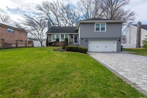 14 Jeffrey Pl, Manhasset Hills, NY 11040