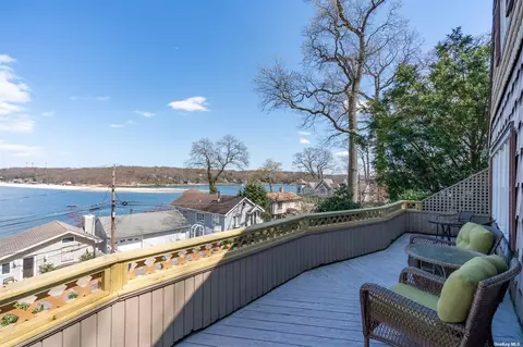 570 Mc Kinley Ter, Centerport, NY 11721