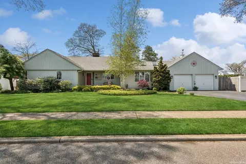 19 Shinnecock Ave, Massapequa, NY 11758