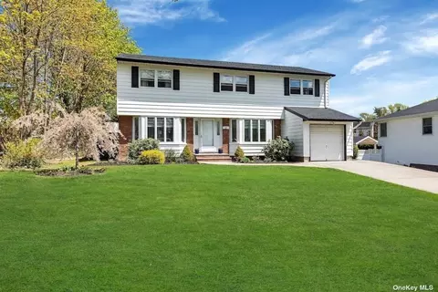 11 Byron Rd, Commack, NY 11725