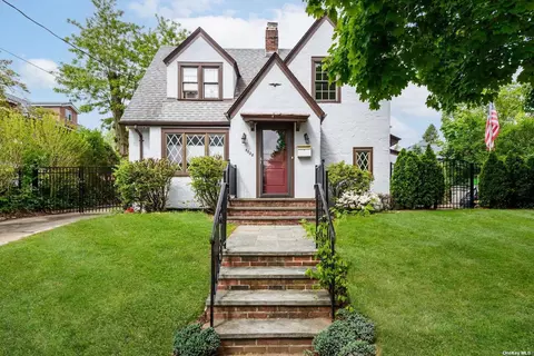 46-28 245th St, Douglaston, NY 11362