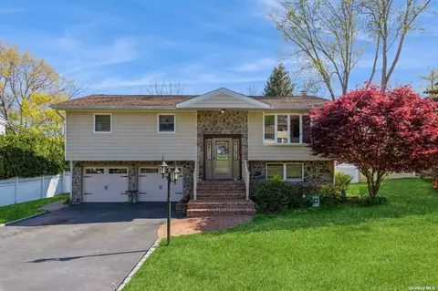 12 Dana Ln, Smithtown, NY 11787