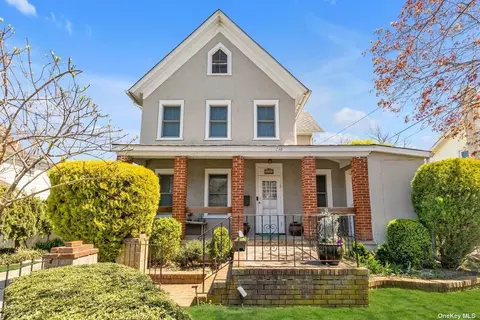 238 Allen St, Lawrence, NY 11559