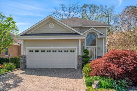 80 Redan Dr, Smithtown, NY 11787