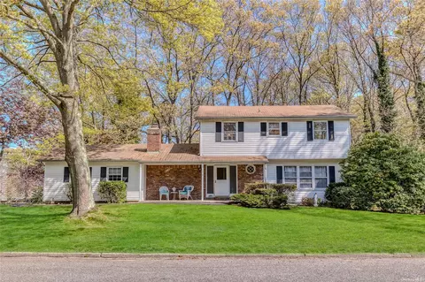 5 End Rd, Rocky Point, NY 11778