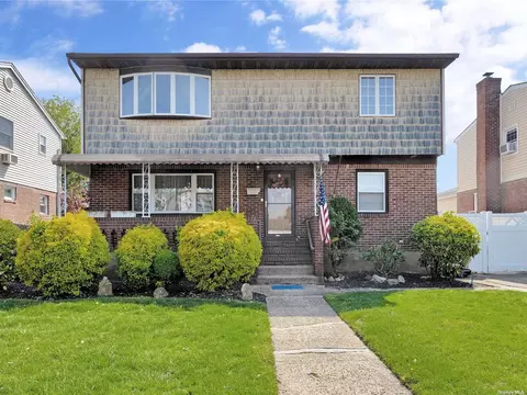 1017 Glen Dr, Franklin Square, NY 11010