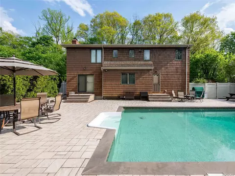 115 Clapham Ave, Manhasset, NY 11030