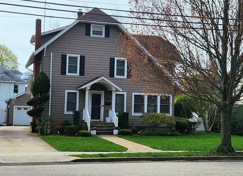 43 Wilson Pl, Freeport, NY 11520