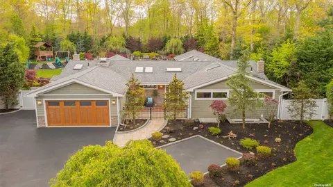 49 Branch Brook Dr, Smithtown, NY 11787