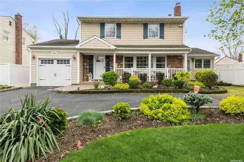 2600 S Bismark Ave, North Bellmore, NY 11710