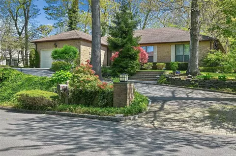 2 Creek Ridge Rd, Bayville, NY 11709