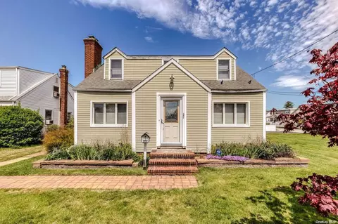 1711 Camp Ave, Merrick, NY 11566