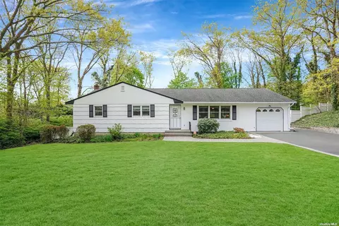 6 Judith Ct, Rocky Point, NY 11778