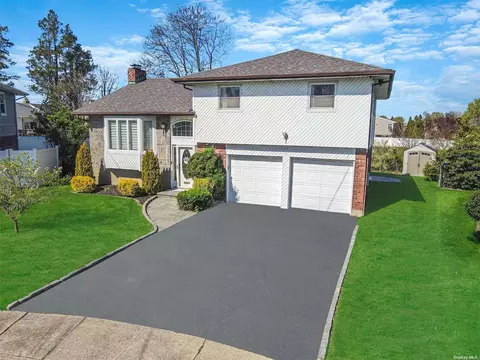 1836 Bradley Ct, North Bellmore, NY 11710
