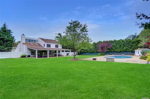 18 Jesse Way, Mount Sinai, NY 11766