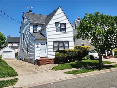 182 Fairlawn Ave, West Hempstead, NY 11552