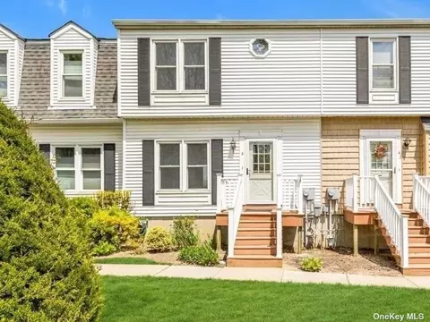 190 Merrick Rd #3, Amityville, NY 11701