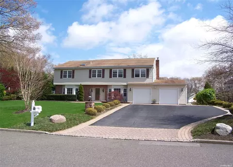 65 N Morris Ave, Farmingville, NY 11738