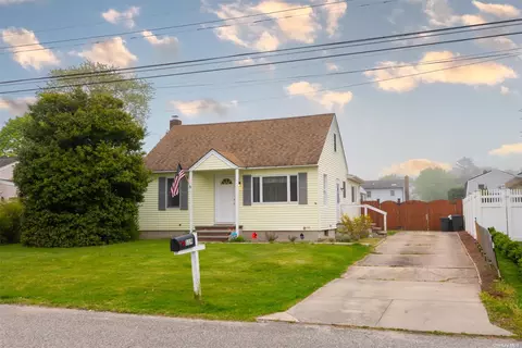 119 Chapel Ave, Patchogue, NY 11772