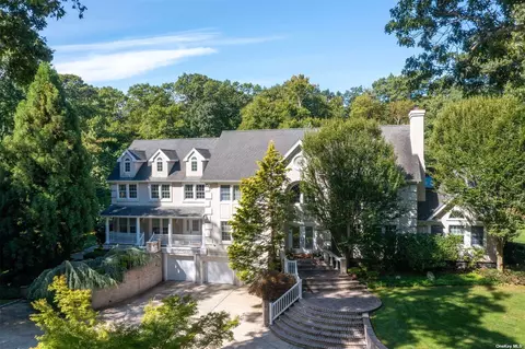 14 Crosby Pl, Cold Spring Harbor, NY 11724