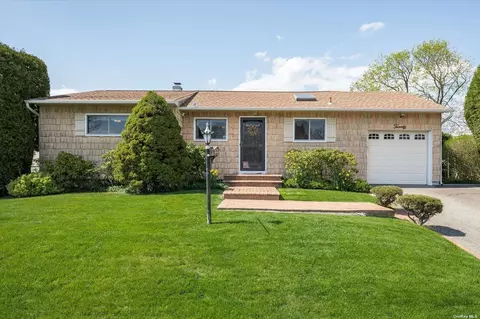 20 Edi Ave, Plainview, NY 11803