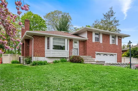 106 Robbins Ln, Jericho, NY 11753