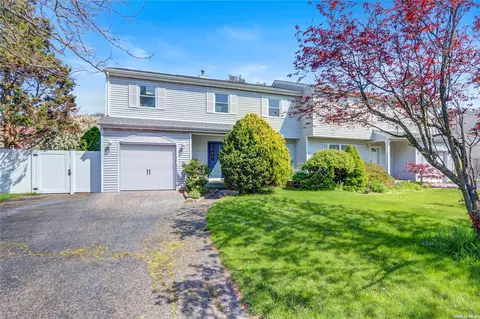 38 Beech St, Central Islip, NY 11722