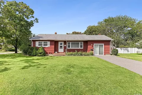 160 Sutton Pl, Greenport, NY 11944