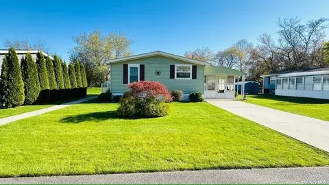 1661-370 Old Country Rd #370, Riverhead, NY 11901