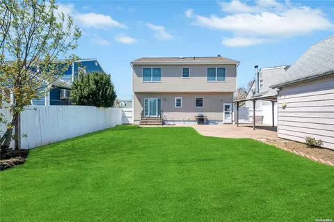 9 Waters Ave, Hicksville, NY 11801
