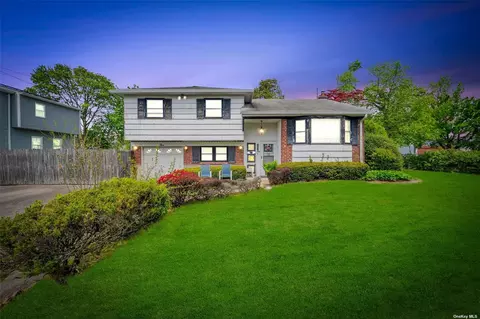 5 Dante Ave, Hicksville, NY 11801