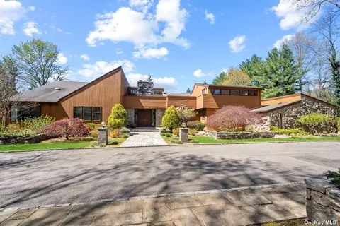 6 Pheasant Run, Old Westbury, NY 11568