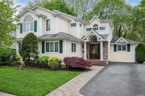 4 Elaine, Plainview, NY 11803
