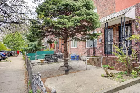 20-61 28th St, Astoria, NY 11105