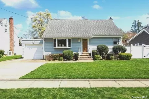 23 Jefferson Ave, Massapequa Park, NY 11762