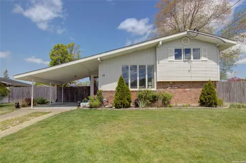 21 Days Ave, Selden, NY 11784