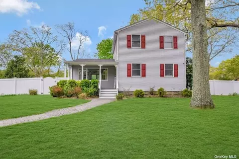 14 High Hill Dr, Sound Beach, NY 11789