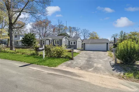 7 Rockland Ave, West Babylon, NY 11704