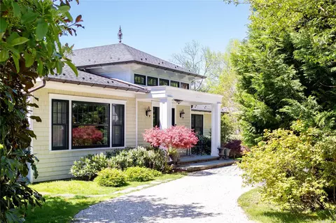 317 Bay Ave, Huntington Bay, NY 11743